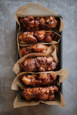 lipstic-junkie:  sweetoothgirl:   APPLE PECAN FRITTERS WITH BROWN