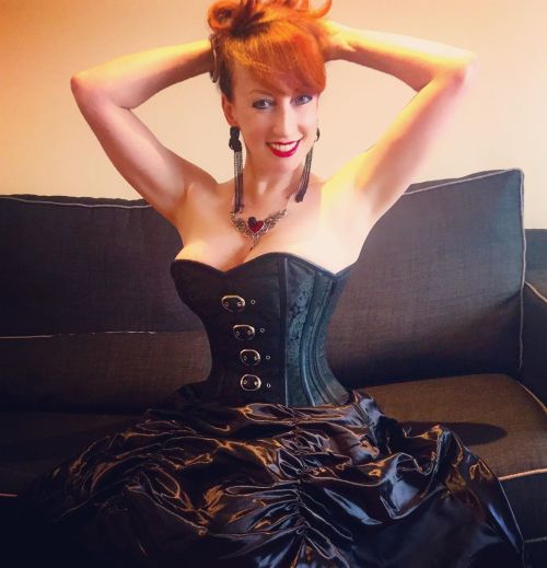 theredmistressblog:  #sundayvibes 😉 #redhair #updo #smile