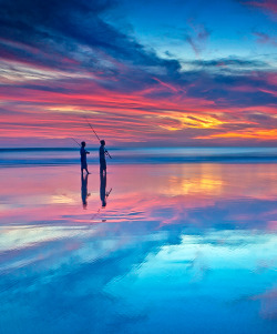 djferreira224:  Sunset at Seminyak Beach, Bali, Indonesia ~ by Helminadia