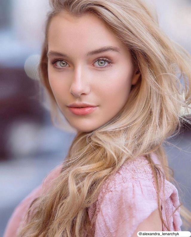 shes-a-beauty2:@alexandra_lenarchyk“Beauty begins the moment