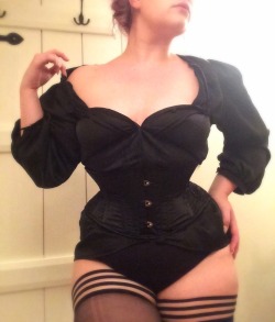 little-miss-sew-and-sew:  Getting my Tightlace Tuesday in early