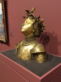 hurloaned: look at this gorgeous gorgeous gorgeous bust of joan