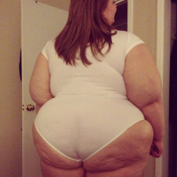 thicksexybaes:  Take a look at the sexy collection of hot curvy,