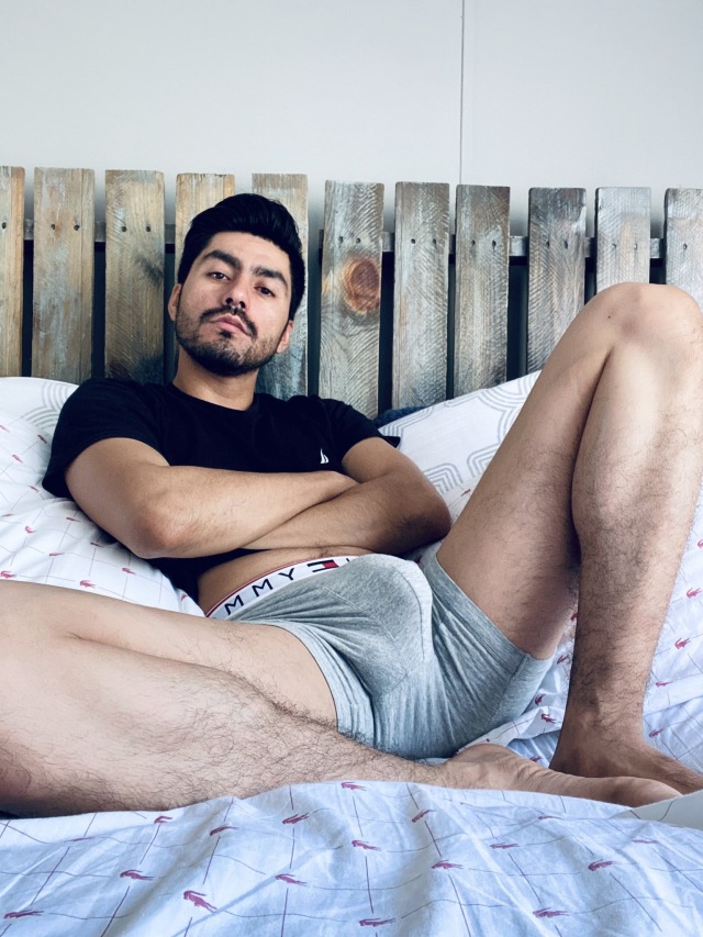 duvalfreakdude:thebetterbulge:Huge cock