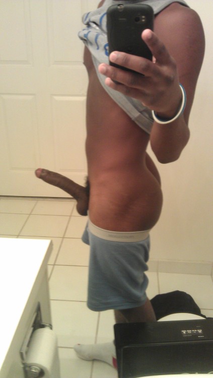 PRAISE BIG BLACK PENIS! scorpius21:  salacityandanime:  decided to take a buncha selfies   Majority black, multicultural, submission, baited, exposed male nude blog http://scorpius21.tumblr.com/ I love it from top to bottom, back and front. 