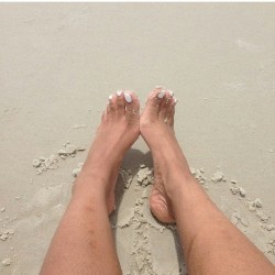 ifeetfetish:  Sexy on the beach  #cutefeet #love #footfetish