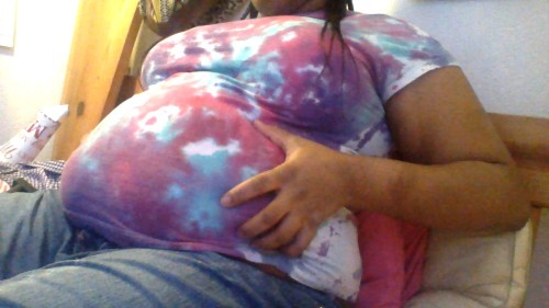 bellyorgasm:  My favorite shirt is getting a bit too snug. Such a bittersweet feeling lol. I love my growingÂ belly (: 