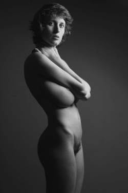 boobstitsperfectbodies:Busty and slim milf with lovely curves,