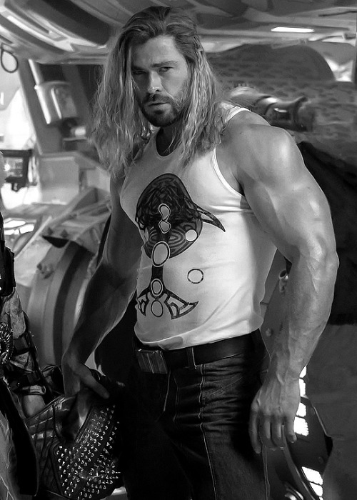 chemsdaily:CHRIS HEMSWORTHon set of Thor: Love And Thunder
