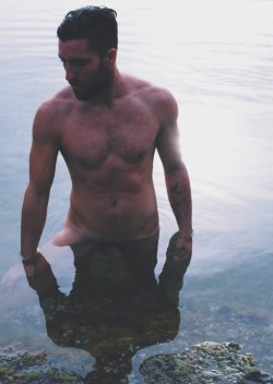 nakedblokes:  Naked blokes. That’s it. Nothing else.nakedblokes.tumblr.com.