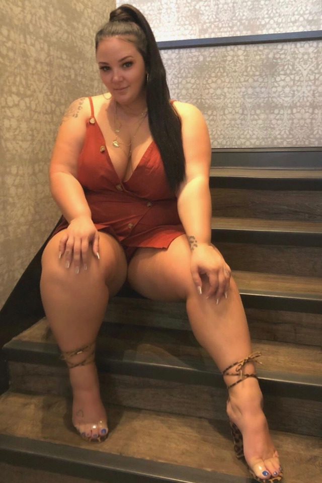 fat-heels:chance3736:Mmmm sexy chubby bunny 😘👠👠👠