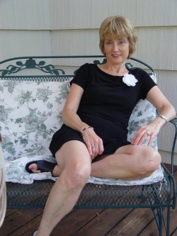 my-perfect-lady:Mrs James (51) is my college English teacher.