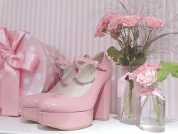 xoxsaramari:  Katie pink platform heels