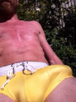 diggory10000:  hugehunglondon:In my garden, bulging everywhere…