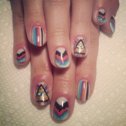 elsalonsito:  Colorful gel manicure. #nailart #nails #nailaddicts
