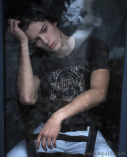 hottiesandart:  Very beautiful yet emotional shot… via TMD
