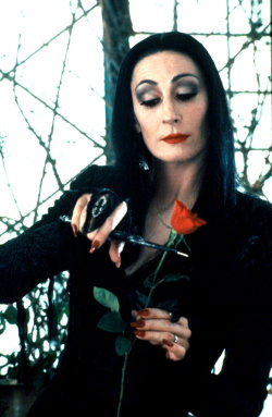 heartlesshippie:  bohemea: Morticia Addams 