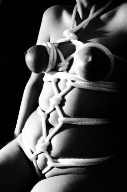 Self bondage via http://artmodell.deviantart.com/gallery/