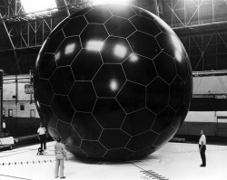 NASA ECHO I grid sphere passive comms satellite, 1966