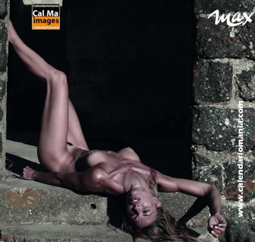 Martina Colombari nuda (e pelosetta) in un servizio fotografico di Max