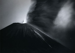 Pacaya, Guatemala, 1989 photo by Flor Garduño