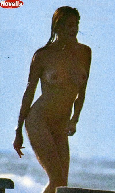 Belen Rodriguez emerge completamente nuda (e senza censura!) dalle acque marine in stile Venere..bella da morire, vero?