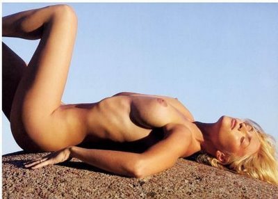 Paola Barale mostra il suo fisico nel calendario 2000..niente male la Paola nazionale tutta nuda!