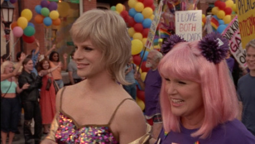 secondstar05:   fuckyeahqaf:   k311y:   Michael and Deb at pride <3   HE MADE A BANGTIDY WOMAN     This is one of my favorite episodes <33333