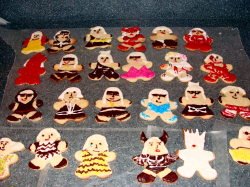 imgonnaletyoufinishbut:   Lady Gaga cookies   NOM NOM NOM I WANT