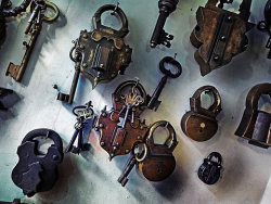 big-nutz:  kewl locks 