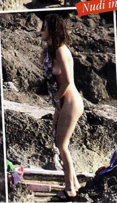 Gabriella Pession paparazzata completamente nuda senza mutande