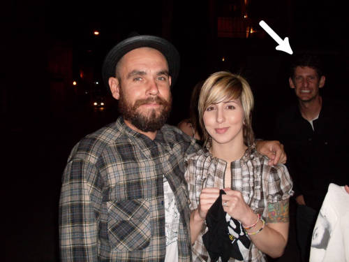 nochesdepasion:   LOL ADAM PHOTOBOMB.   OH MY GOD ADAM AND I MAKE THE SAME AWKWARD FACES. Faaahk he could have been my celebrity doppelganger. I’ll get over it lol.