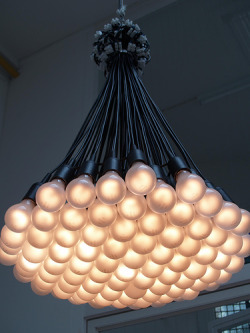 fuckyeaheyegasms:  Droog Design: 85 lamps chandelier by Rody