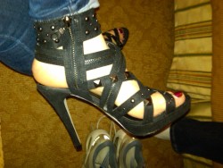 jenyoung:  Like my new heels?  Enviousss, damnn, those are soo