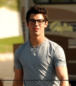 lovejonas:  fuckyeahjoesbadgrammar:  lovejonas:  joejonasspam: