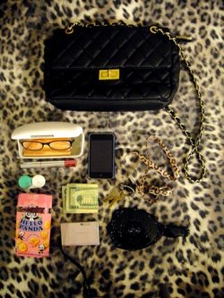 fuckyeahwhatsinyourbag:  Chanel chain bag: Eyeglasses, contacts