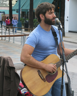 ulysseus:  (via lifeiskinky, beardlover)  So fucking handsome!