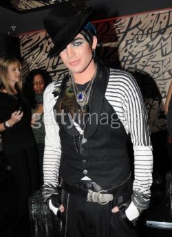 fuckyeahglamberts:   alexfrompluto:   Holy. Fucking. Shittttt!!~ I srsly need to hang out with this man.     LMFAO I DRESS LIKE THIS. WILL THOUSANDS OF WOMEN WANT TO MARRY ME NOW?