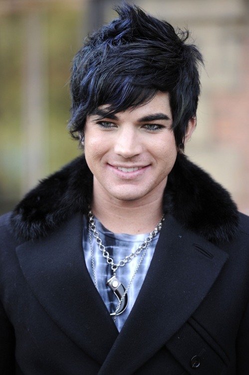 twistedsparkles:   fuckyeahglamberts:   (via cantclosemyeyes)   I literally squealed at this. <3   He looks ungodly precious in this photo wat.