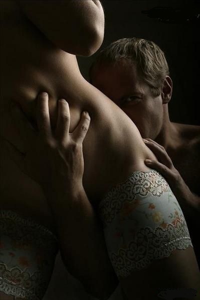 (via yasmeen1) I love how his hand is on her belly and him peaking out behind her ass…..love the stockings too!!