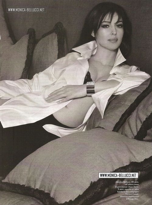 Monica Bellucci nuda e incinta