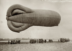 D.C. Army balloon, Washington, 1918 via: shorpy