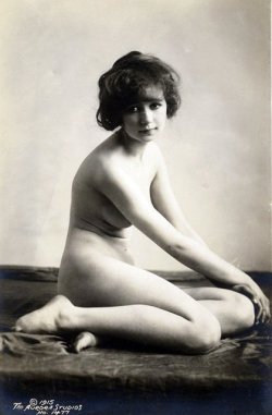 gh2u:  mudwerks:  vintageladies:  1915   