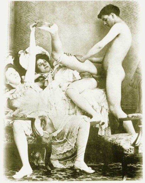 And now for another installment of Victorian Women Having Sex in Silly Hats. This time with bonus anal sex! fuckyeahvictorians:  (via schundundschmutz) 