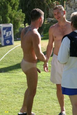 (via desertfox18, smallcockrocks) Love Speedo tan lines….