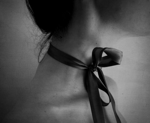 Oh the fanatasies this evokes! princesspolysemy:  The Neck: One of the most sensuous parts of a woman’s body. seeksthenight:   (via federleicht)