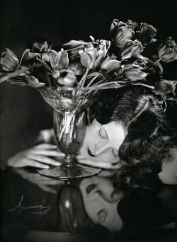 dubhlina:  liquidnight:  Manassé Betty Bird, circa 1926 From