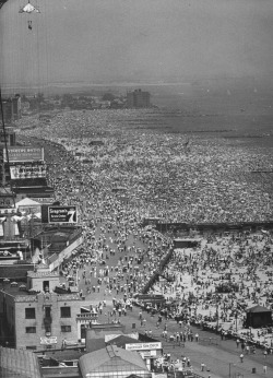 4th of July 1949, Coney Island, Brooklyn, NY photo by Andreas