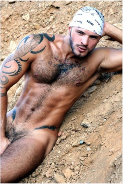 miguelenoahu:  txmil69:  meninmud:  caveman45:  loveyourbodynaked: