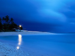 vintagerosegarden:  llbwwb:  Boathouse at Dawn, Fiji  